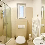 Urban Haven - 3 Beds, 3 Baths, Free Parking, Near Market Apartamento