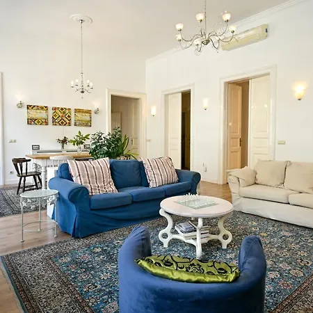 Urban Haven - 3 Beds, 3 Baths, Free Parking, Near Market