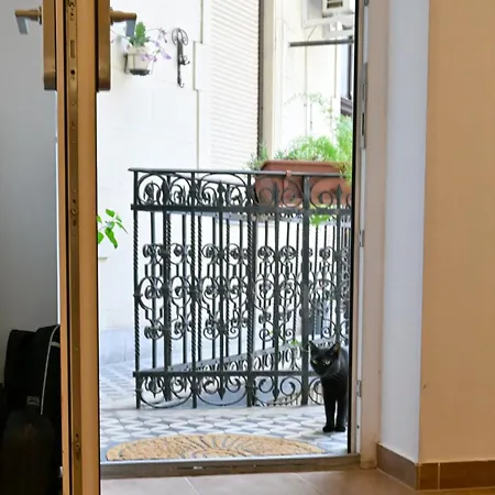 Urban Haven - 3 Beds, 3 Baths, Free Parking, Near Market * Budapešť