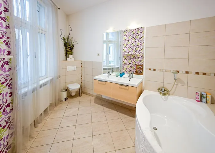 Appartamento Urban Haven - 3 Beds, 3 Baths, Free Parking, Near Market *