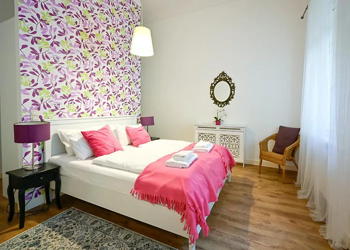 Appartamento Urban Haven - 3 Beds, 3 Baths, Free Parking, Near Market Budapest