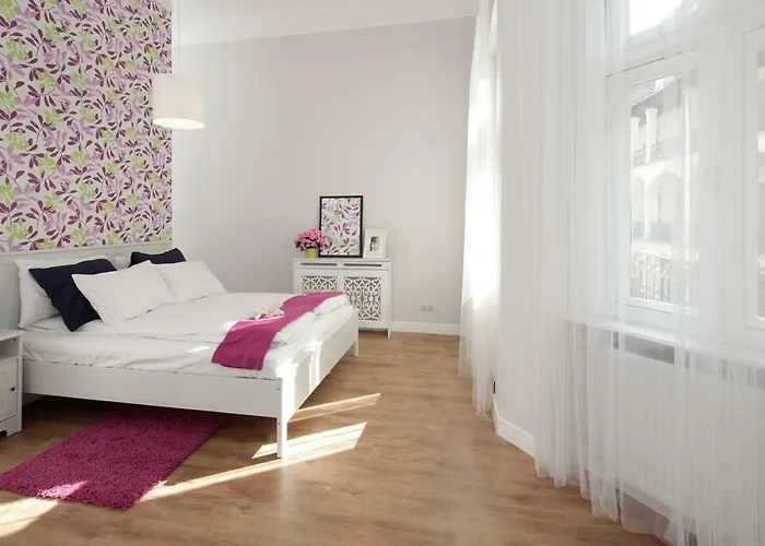 Urban Haven - 3 Beds, 3 Baths, Free Parking, Near Market Appartamento