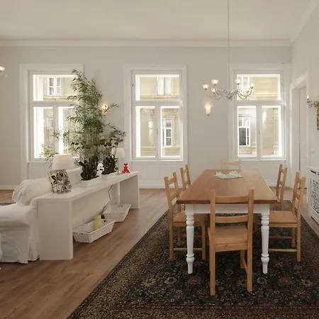 Apartamento Urban Haven - 3 Beds, 3 Baths, Free Parking, Near Market Budapeste